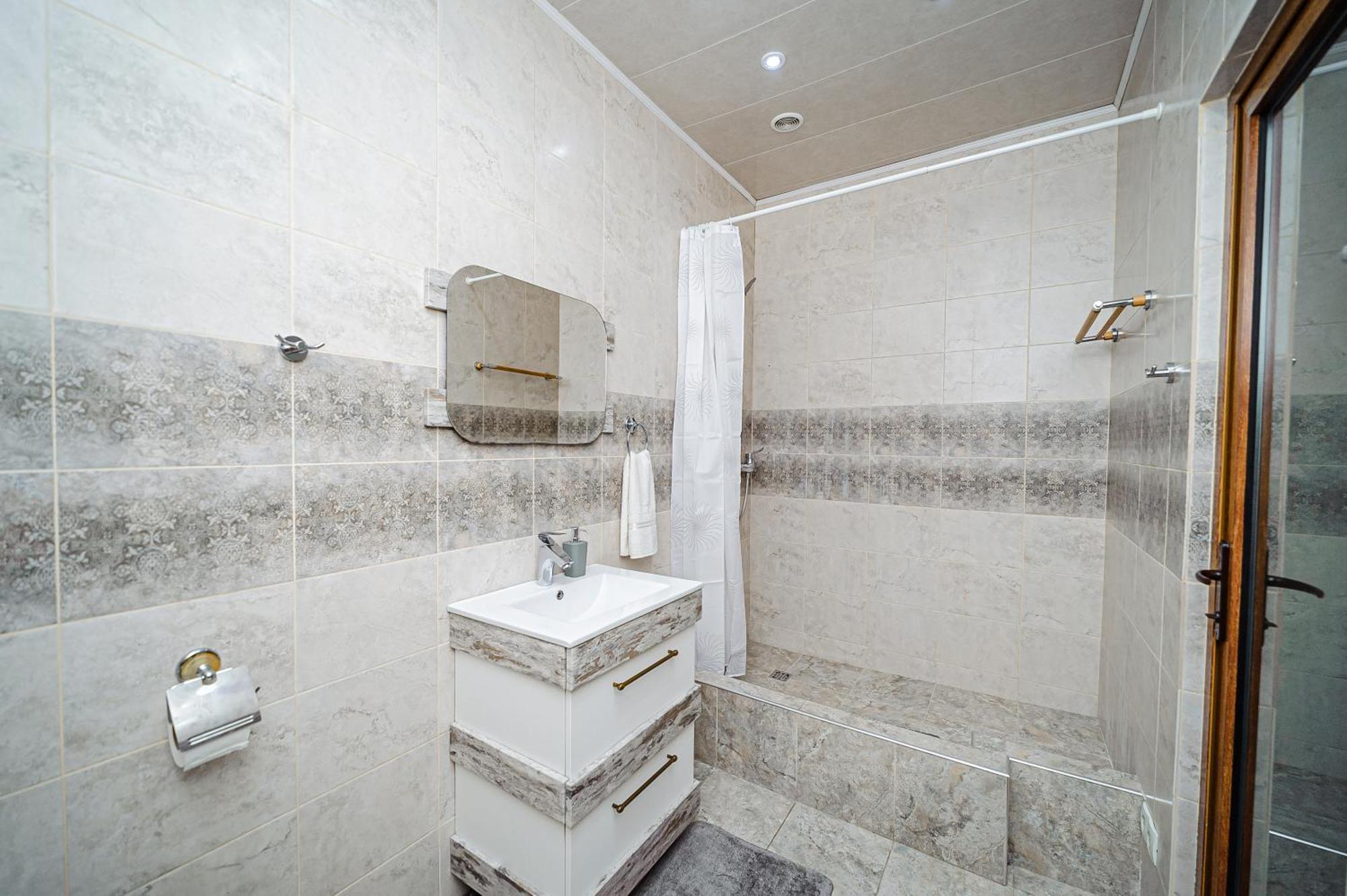 Center Retreat 3br Apartment! Chişinău